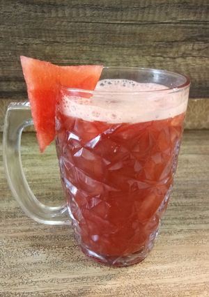 वाटरमेलन जूस (Watermelon juice recipe in Hindi) रेसिपी मुख्य फोटो