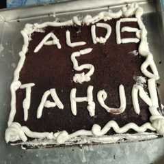 A picture of Brownies ulang tahun.