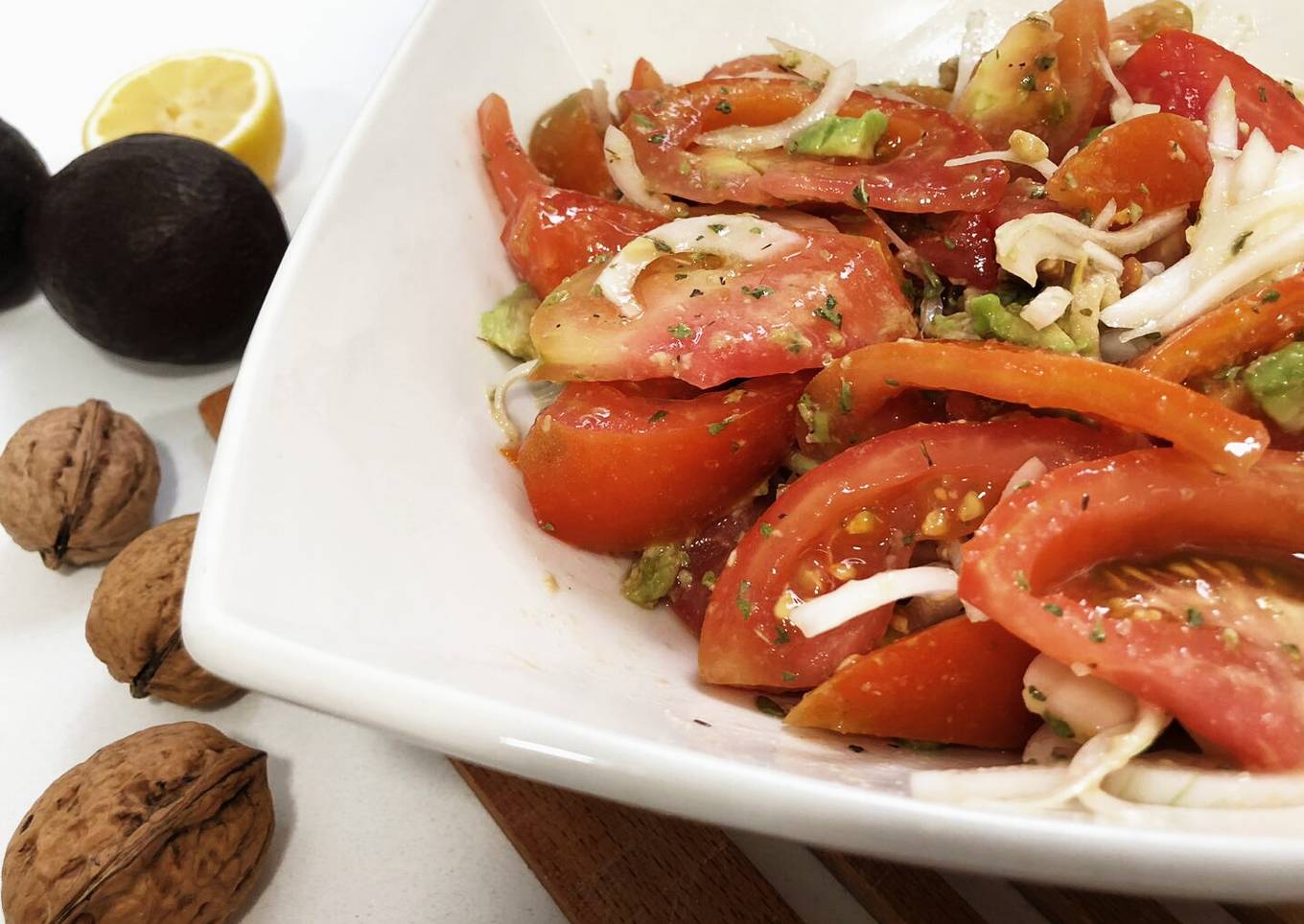 Ensalada de tomate y aguacate