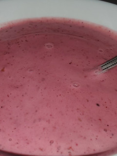 Una foto de Helado yogurt de frutos rojos y plátano
