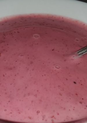 Una foto de Helado yogurt de frutos rojos y plátano