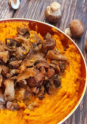 Une photo de Purée de courge butternut, champignons et châtaigne