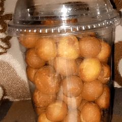 A picture of Gullin suwa(milk balls).