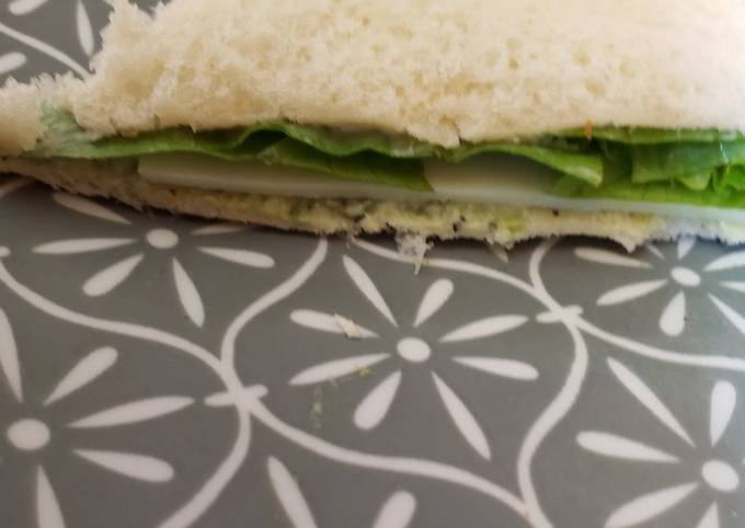 How to Prepare Homemade Avocado Vegetarian sandwich