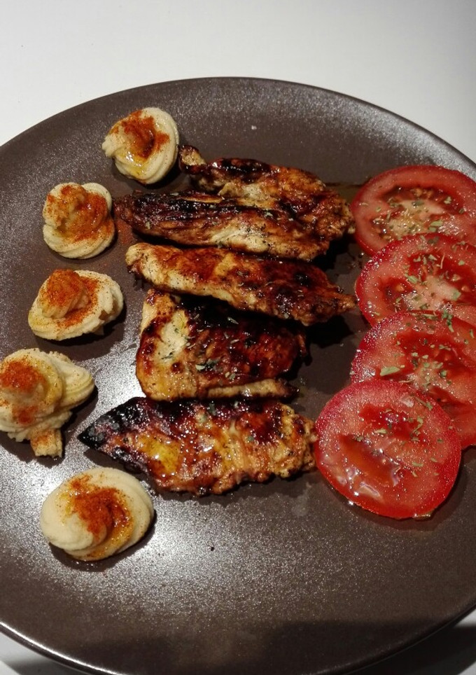 Una foto de Pechuga de pollo al estragón caramelizada con salsa de soja