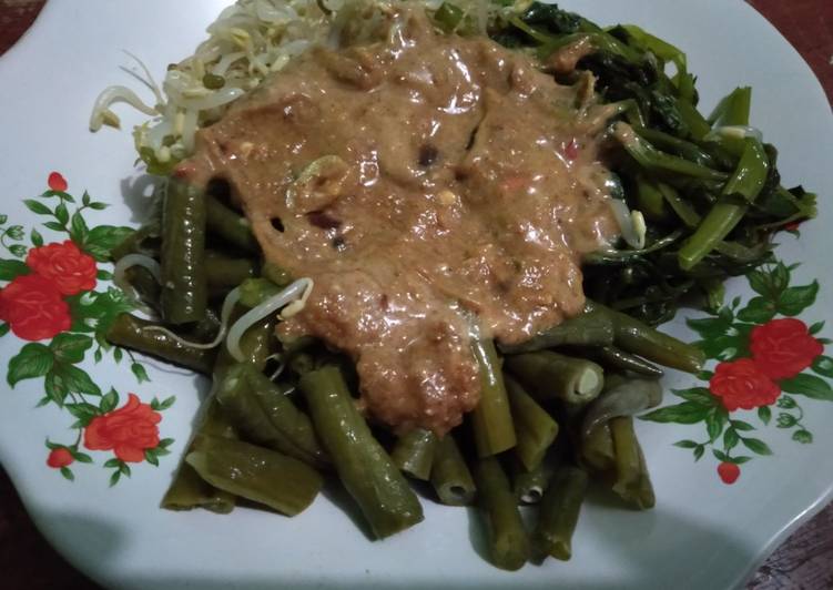 Pecel KKG(kacang panjang,kangkung dan Tauge)