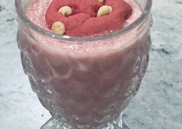 Red velvet cookie banana shake