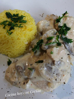 Una foto de Pollo con champiñones a la crema