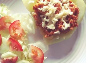 Una foto de Güisquil relleno (Chayote)