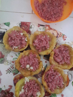 Una foto de Tostones rellenos a lo cubano