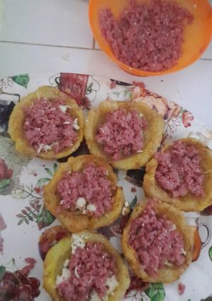 Una foto de Tostones rellenos a lo cubano