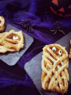 Una foto de Momias dulces de hojaldre rellenas de manzana caramelizada