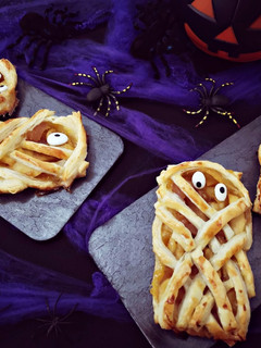 Foto principal de Momias dulces de hojaldre rellenas de manzana caramelizada