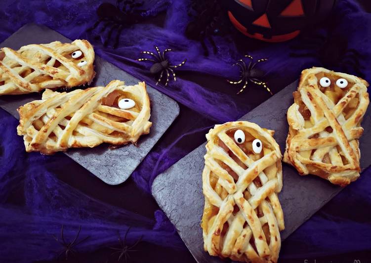 
  Momias dulces de hojaldre rellenas de manzana caramelizada
