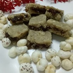 A picture of Makhana Gulkand Barfi.