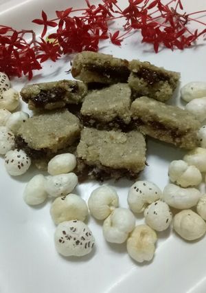 A picture of Makhana Gulkand Barfi.