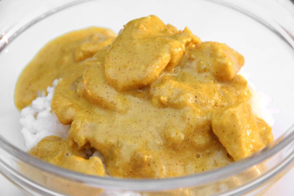 Egyszerű korma currys csirke recept recept fotó