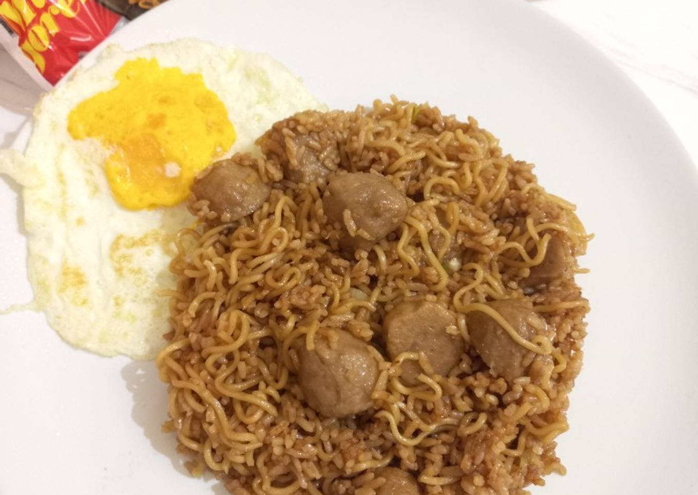 Sarapan simpel (nasi goreng mie)