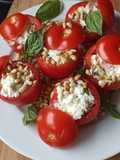 Petites tomates farcies feta, basilic et pignons de pin