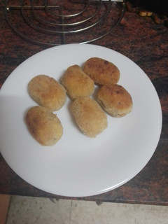 Foto principal de Croquetas de pollo asado, pata asada y manises