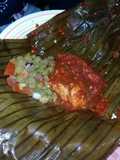Envuelto de pollo en hoja de plátano