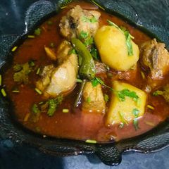 A picture of Chicken aalu salan.
