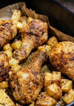 Una foto de Muslos de Pollo con Patatas Airfryer