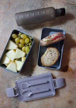 Une photo de Bento box pour déjeuner 🍱