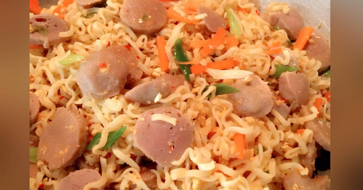  Resep  Mie goreng  plus wortel  dan bakso  oleh indah ochhaj 