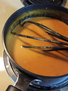 A picture of Ranch hot wing sauce.