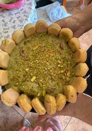 Málnás pisztáciás tiramisu torta recept fotója