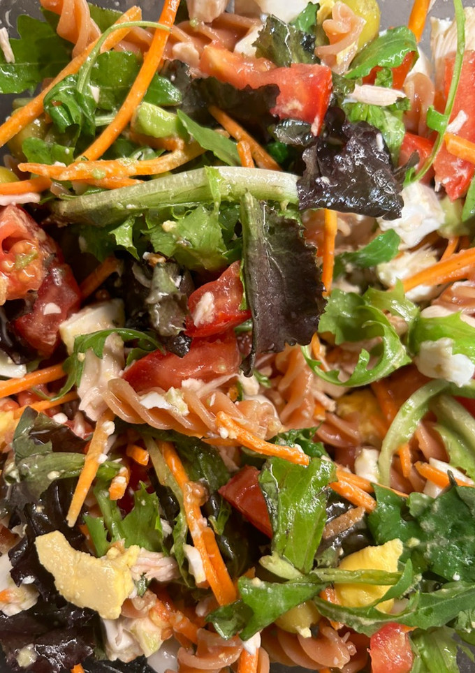 Una foto de Ensalada completa 🍅🥬🥑🥕
