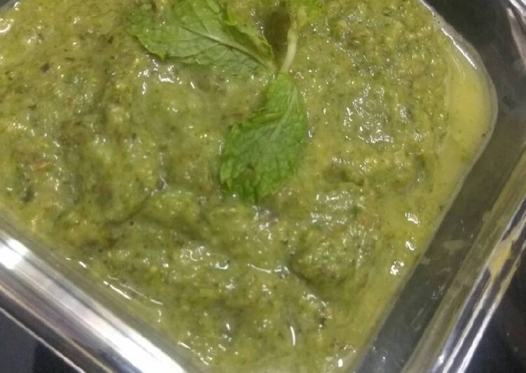 Raw mango mint chutney