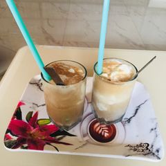 A picture of Cola float.