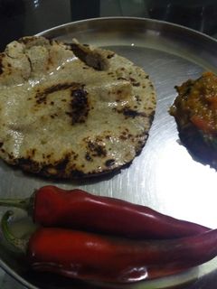 જુવાર નો રોટલો (Jowar Rotlo Recipe In Gujarati) રેસીપી મુખ્ય ફોટો