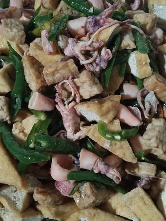 Cara Mudah Membuat Resep  Cumi asin tahu tempe tumis cabe hijau yang Lezat, Menggugah Selera