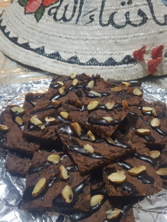 A picture of Date,chocolate and honey slices.