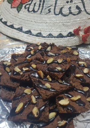 A picture of Date,chocolate and honey slices.