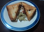 Una foto de alcachofas con salmón