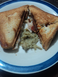 Una foto de Sándwich con alcachofas y salmón de la Abuela Chole para bocadillos