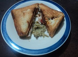 Una foto de Sándwich con alcachofas  y salmón de la Abuela Chole para bocadillos