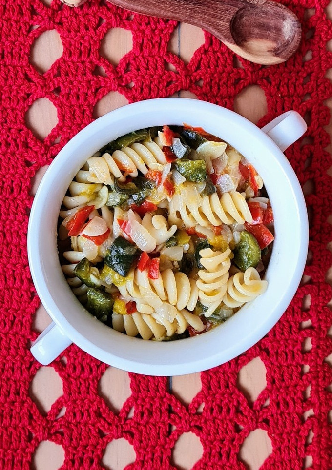 Una foto de Fideos con zapallitos 🍝 técnica "one pot pasta"