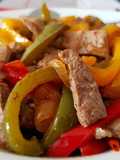 Ternera con pimientos tricolor en salsa teriyaki