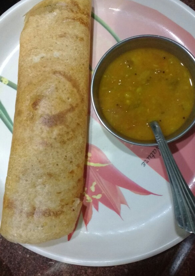 A picture of Plain dosa with sambar.