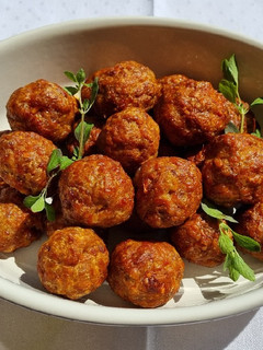 Fasírt kolbászhúsból, sütőben sütve recept fotója