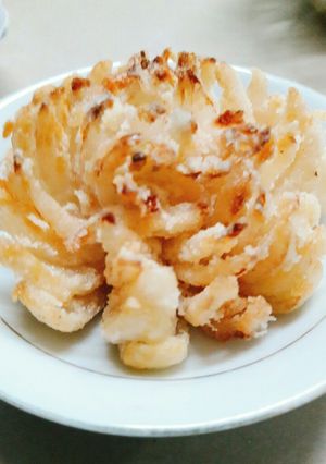 Hình của món Củ hành chiên hoa sen.