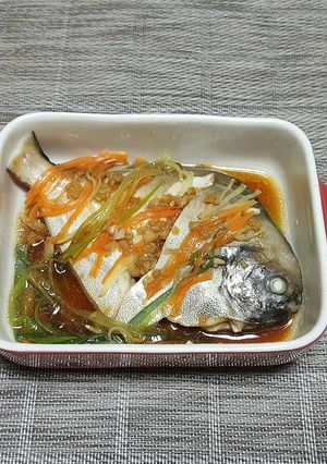 Hình của món Cá Chim Trắng Hấp Tưới Dầu Hào 병어 굴소스 찜.