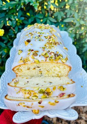 Una foto de Budín de limón y pistachos