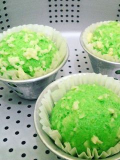 Foto resep Steamed Pandan Cheese Cupcake - Cupcake Kukus Keju Pandan