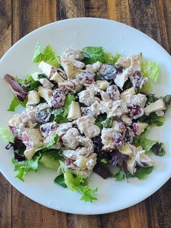 A picture of Chicken Waldorf Salad.